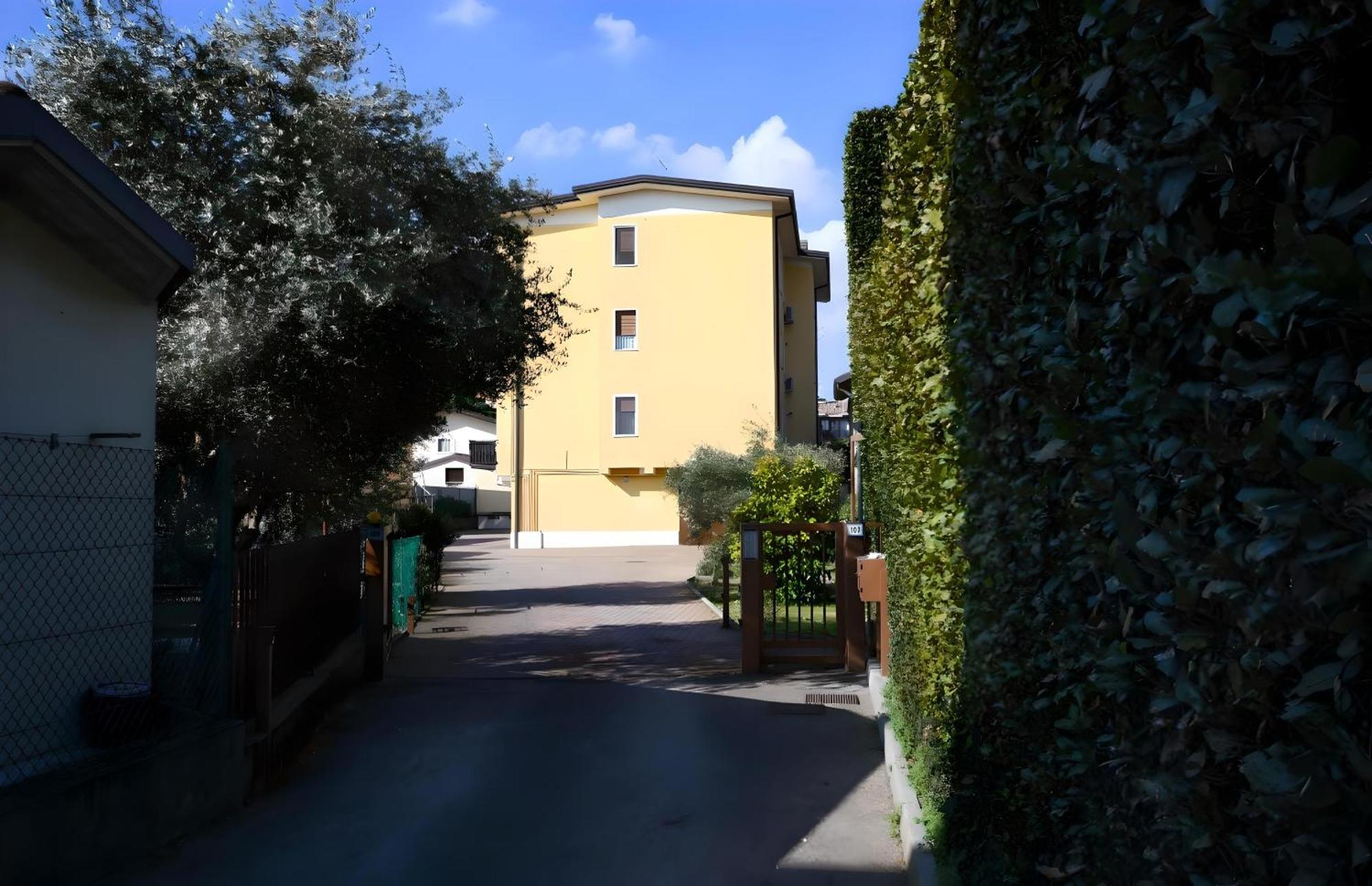 Desenzanoloft Official Partner Marriott Homes & Villas - A Casa Di Sara Family Apartment With Private Parking Desenzano del Garda Kültér fotó