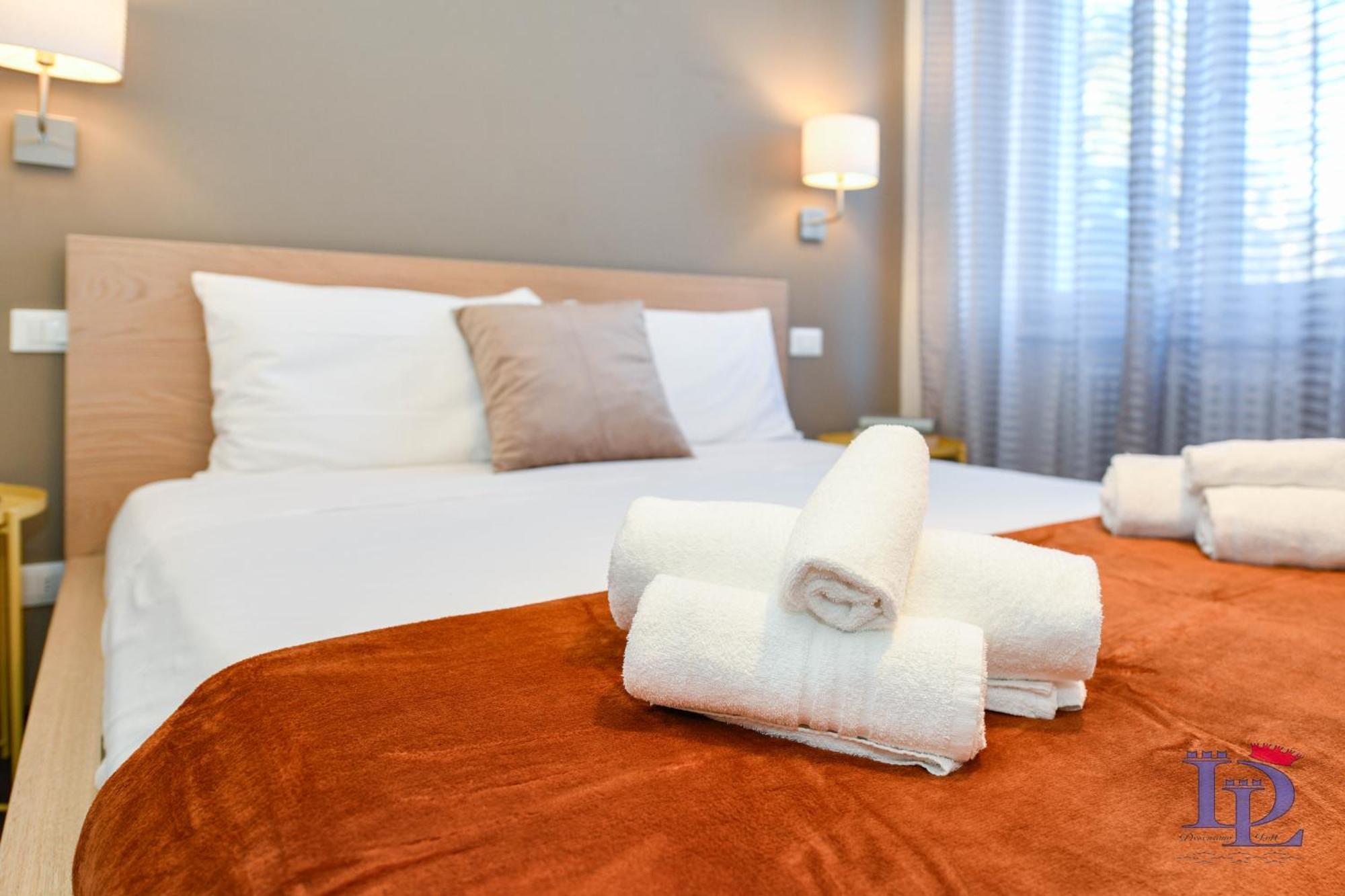 Desenzanoloft Official Partner Marriott Homes & Villas - A Casa Di Sara Family Apartment With Private Parking Desenzano del Garda Kültér fotó